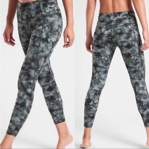 Athleta Salutation Powervita Tight Women’s size S